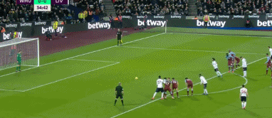 足球中超队长带伤上阵，拼劲获赞