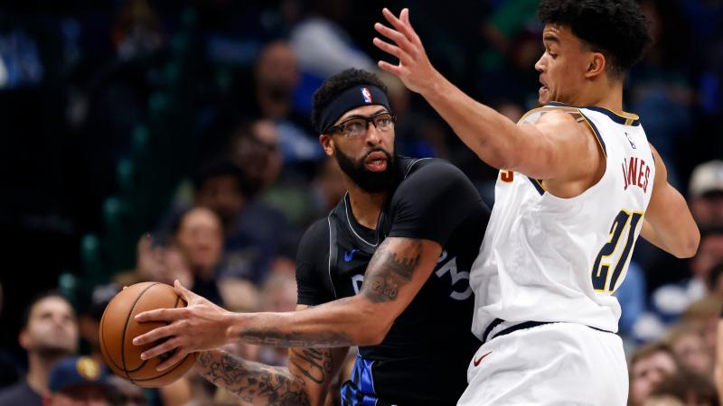 里弗斯：我们的区域联防和盯人防守都能更好，还要简化内线轮转